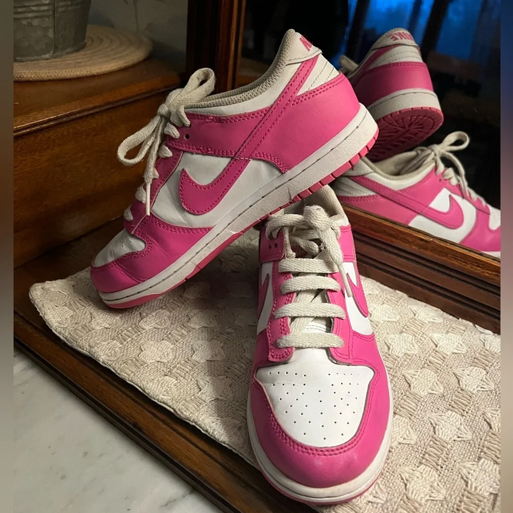NIKE Classic Dunk‎ Low Top Activewear Streetwear Sneakers Pink White Girl's 2.5Y